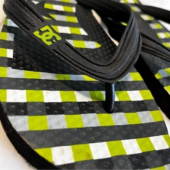 DC green and black flip flops men’s size 11 - Picture 4 of 10